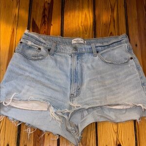 Abercrombie & Fitch The Mom Short High Rise Curve Love